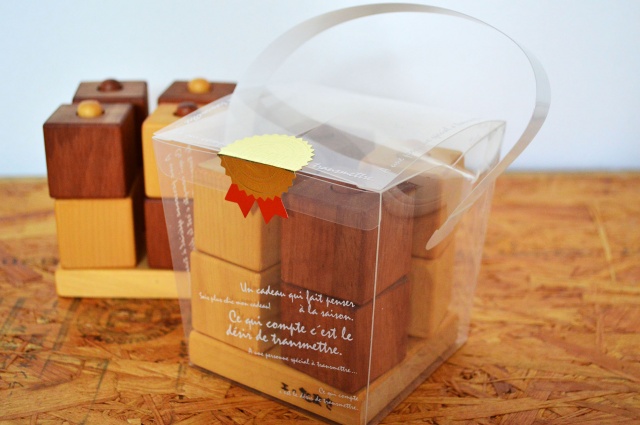 ハンドル付きの可愛いBOXでお持帰りいただけます。